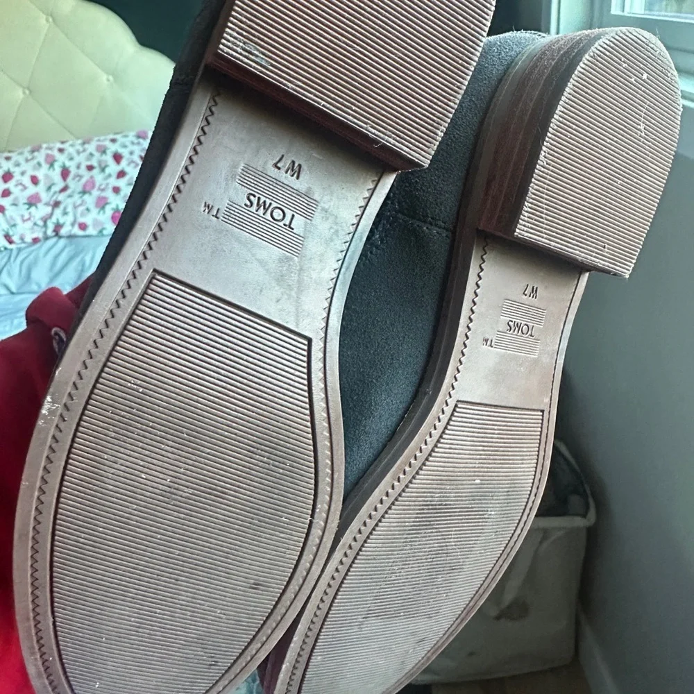 Tom’s Women Gray Suede Chelsea Ankle Boots Size 7